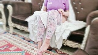 Сексуальная мусульманская милфа в хиджабе трахается со своим соседом порно